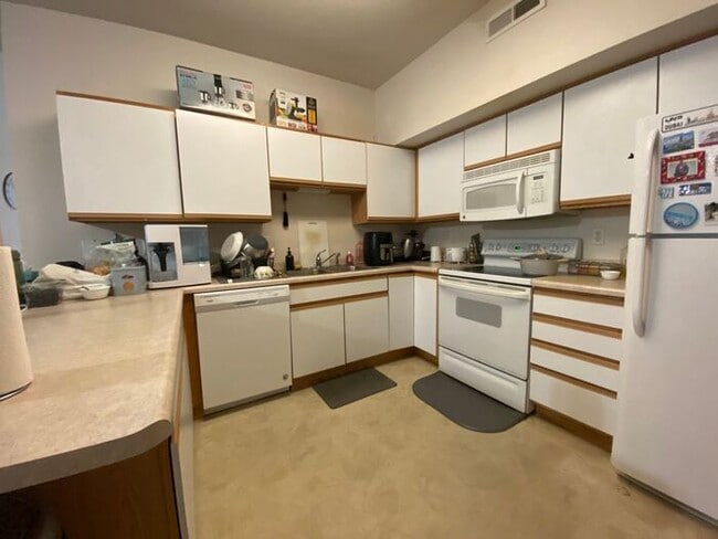 Foto del edificio - $1,295 | 2 Bedroom, 2 Bathroom Condo | Pet...