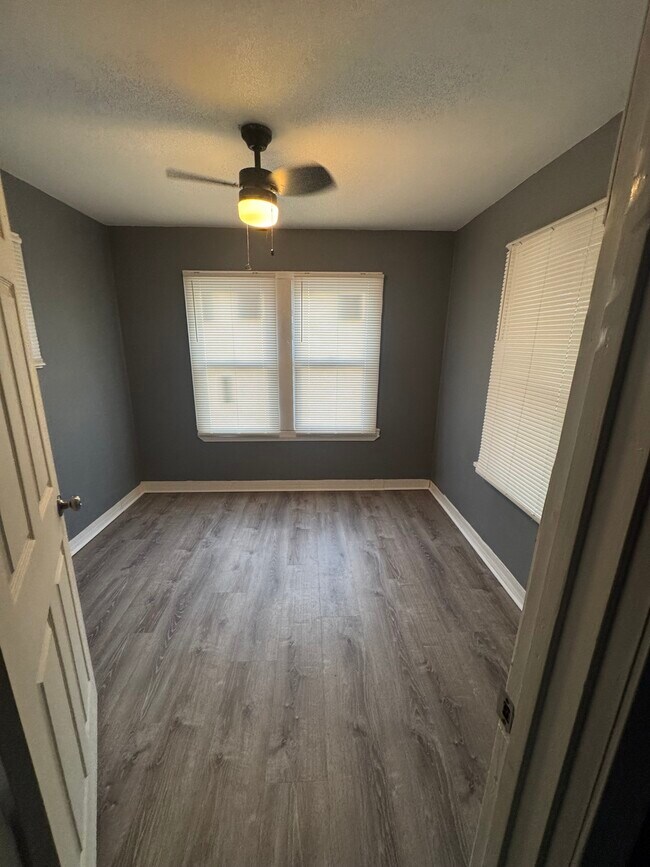 Dormitorio 1 - 1563 Maplegrove Rd