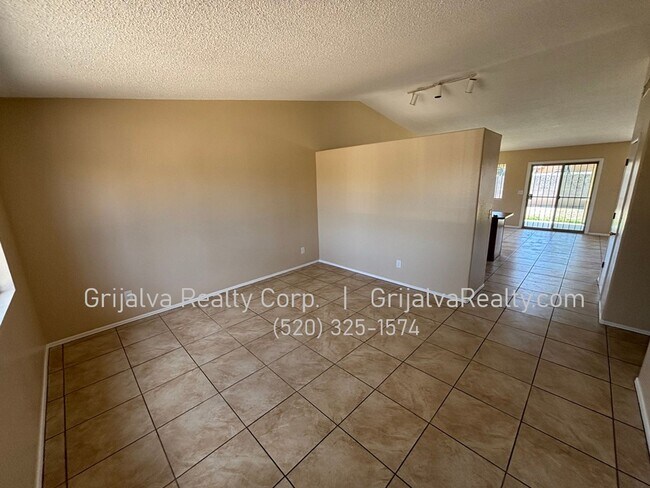 Foto del edificio - 3 Bedroom, 2 Bath Midvale House for Rent  (Valencia/Midvale)