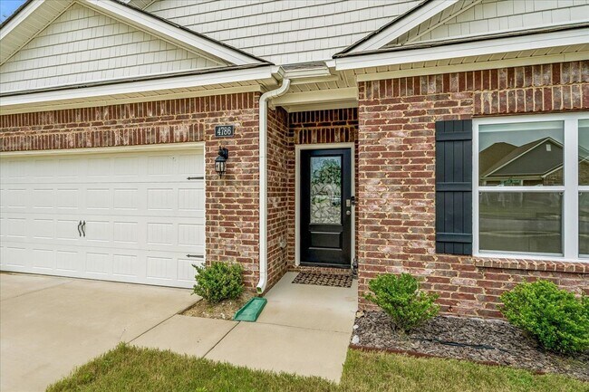 Foto del edificio - 4786 Barrett Oaks Dr