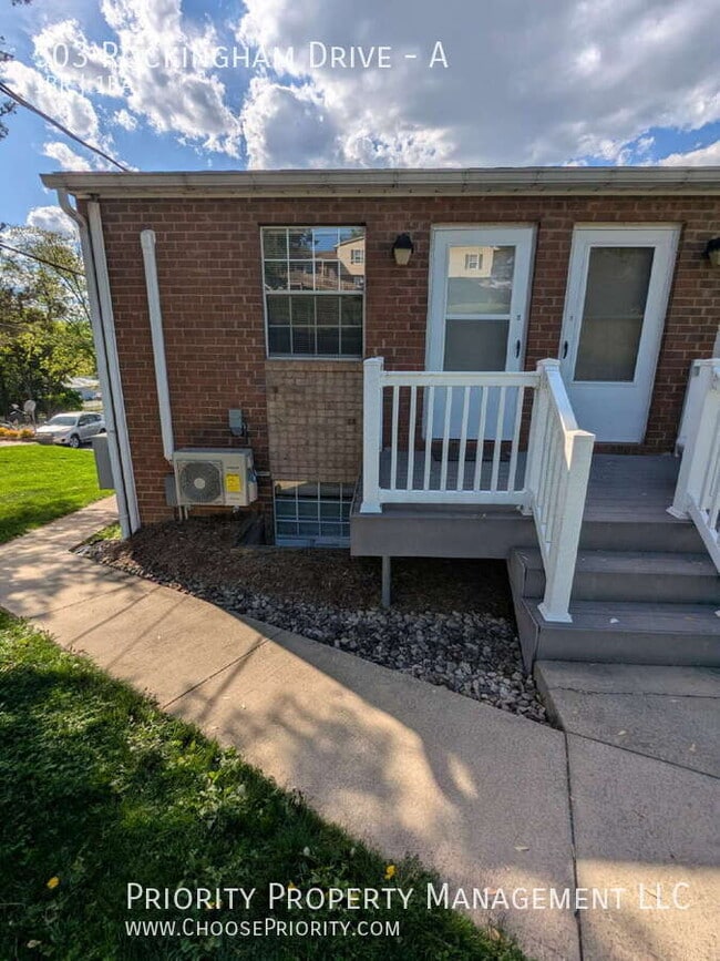 Foto del edificio - 303 Rockingham Dr