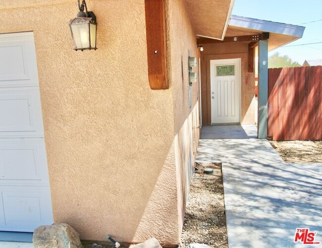 Foto del edificio - 6587 Oasis Ave