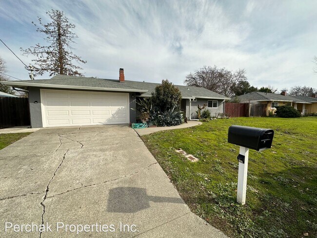 Building Photo - 5 br, 2 bath House - 1955 Helen Road