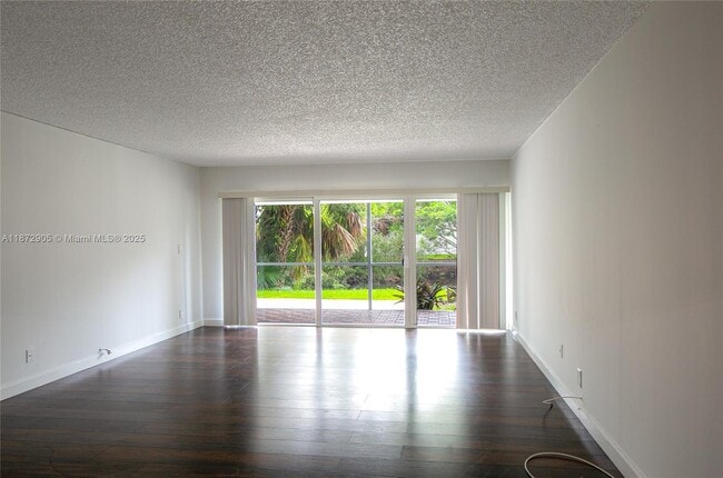 Building Photo - 100 Lakeview Dr