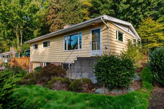 Spacious 3BR+/2 BA Home in Quiet North-End... - Spacious 3BR+/2 BA Home in Quiet North-End...
