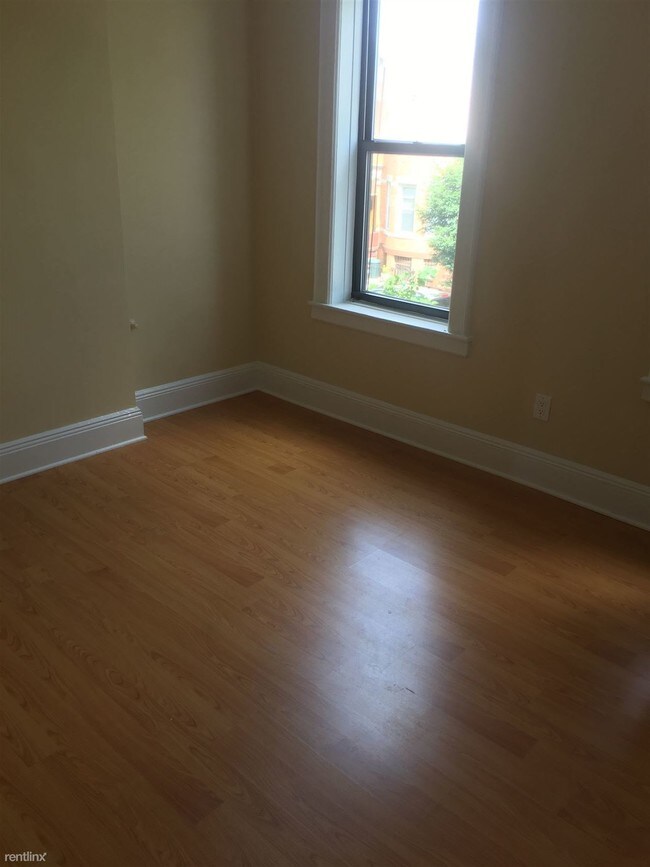 Building Photo - 2 br, 1 bath  - 6416 Madison St 2
