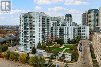 Building Photo - 812 Lansdowne Ave