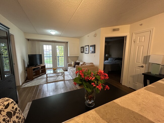 Photo du bâtiment - 1390 Main St E