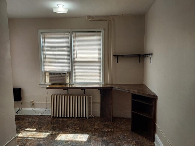 Building Photo - 131 W 25th St