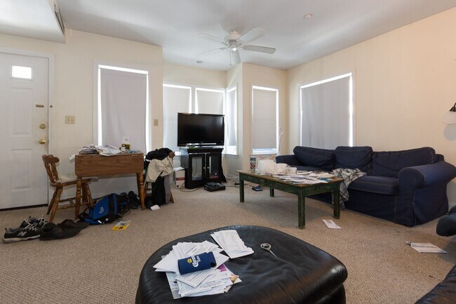 Building Photo - Brighton 2 bed available NOW