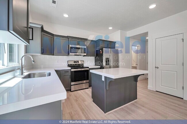 Foto del edificio - Beautiful Interior Townhouse - 3BD 3BA 2GA