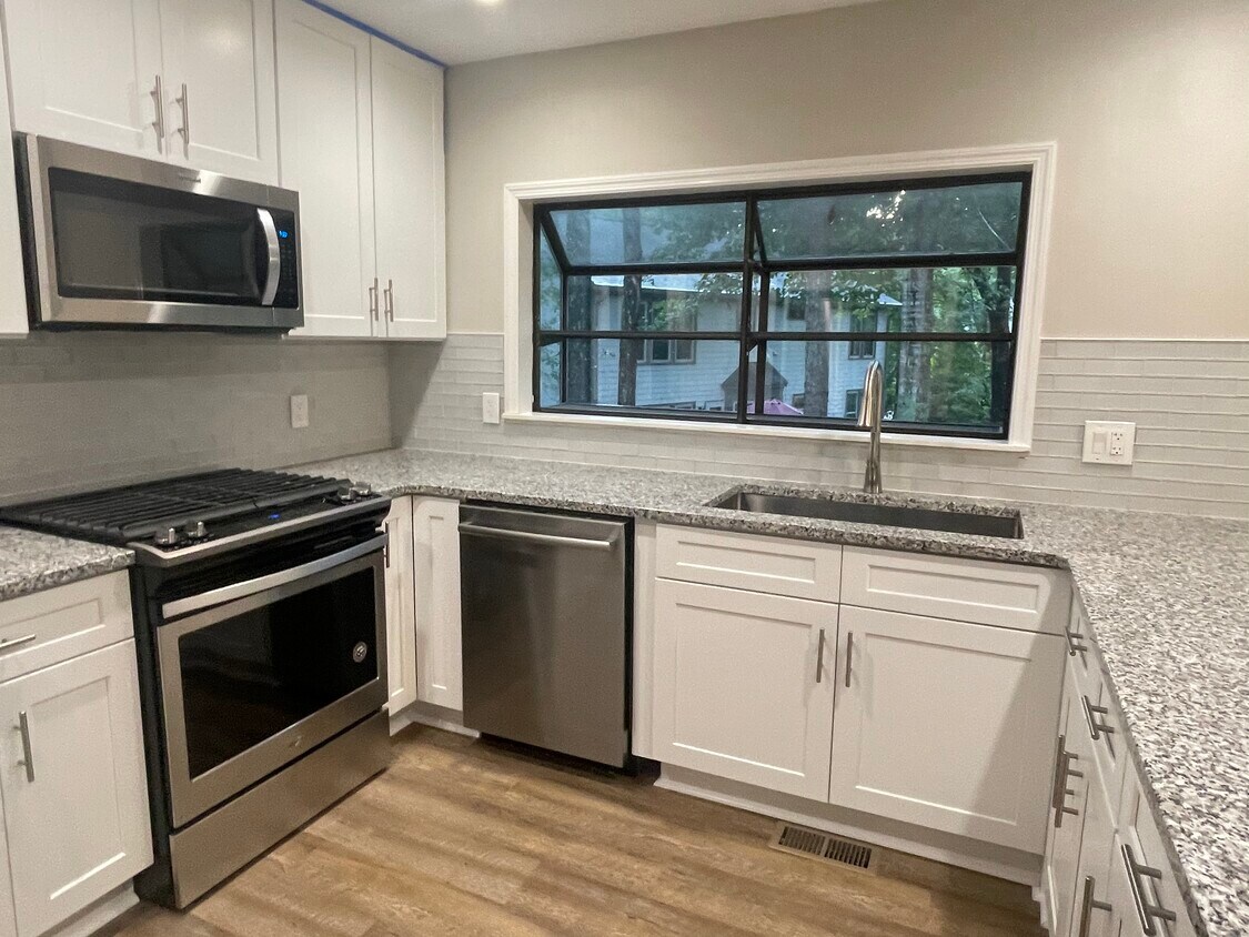 Foto principal - 1201 Shallowford Trace Ct