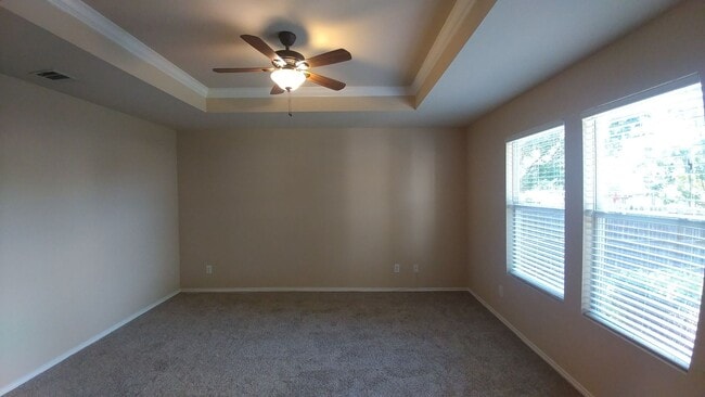 Building Photo - Bulverde Creek beauty ready for move-in!