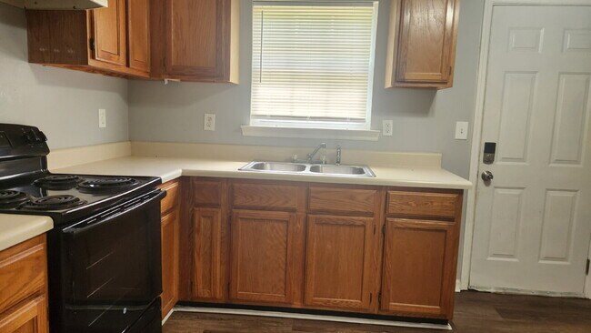 Foto del edificio - Refreshed 2BR/1BA duplex apartment for rent!
