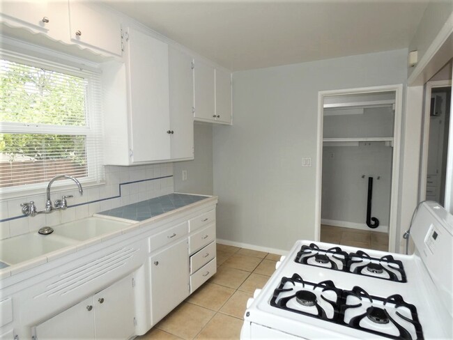 Building Photo - 4558 N Lakewood Blvd