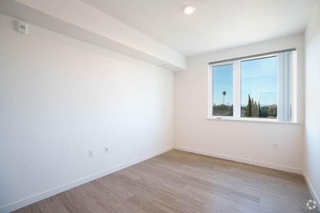 2BR, 1BA - 805SF - Bedroom - Mosaic on Mission
