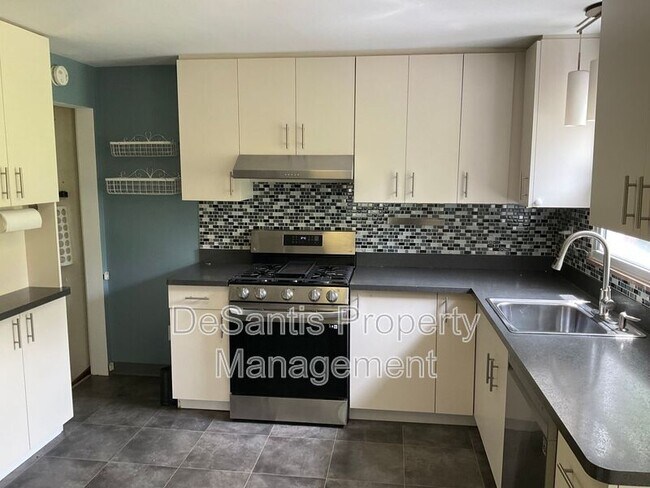 Photo - 458 Miller Rd House