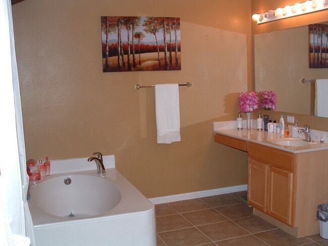 Building Photo - 1049 Tawny Eagle Dr