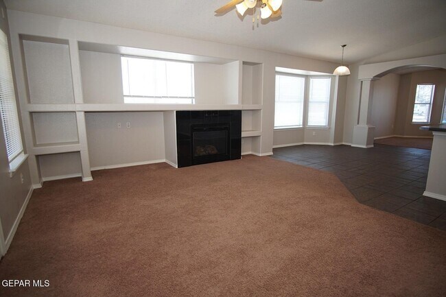 Foto del edificio - 10002 Cross St