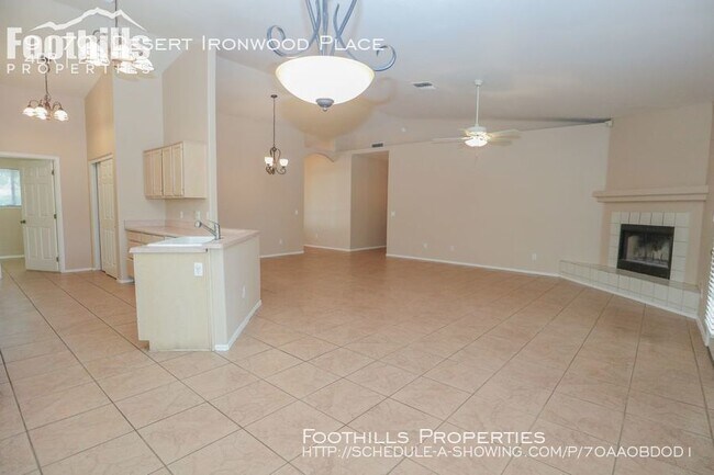 Foto del edificio - 9170  Desert Ironwood Place