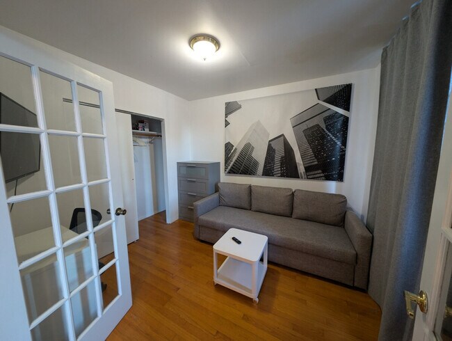 Foto del edificio - 224 E 95th St