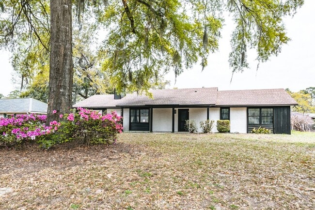 Building Photo - Three bedroom in shell point