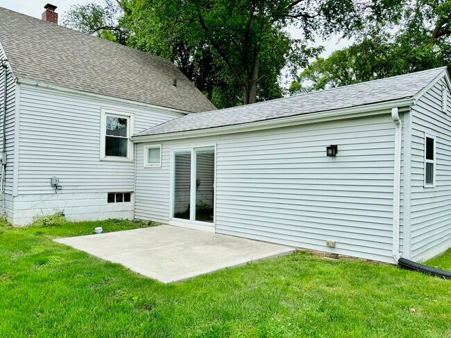 Building Photo - 1205 Sycamore St