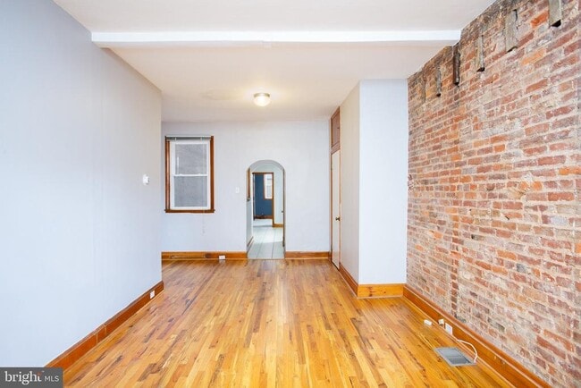 Building Photo - 639 S Montford Ave
