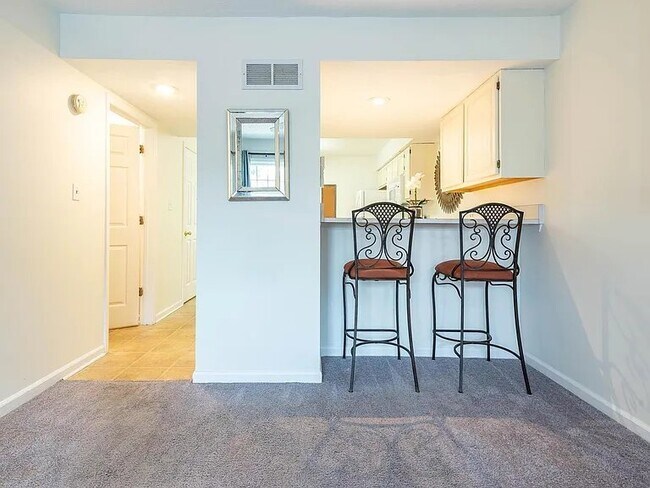 Foto del edificio - 731 E Sherwood Hills Dr