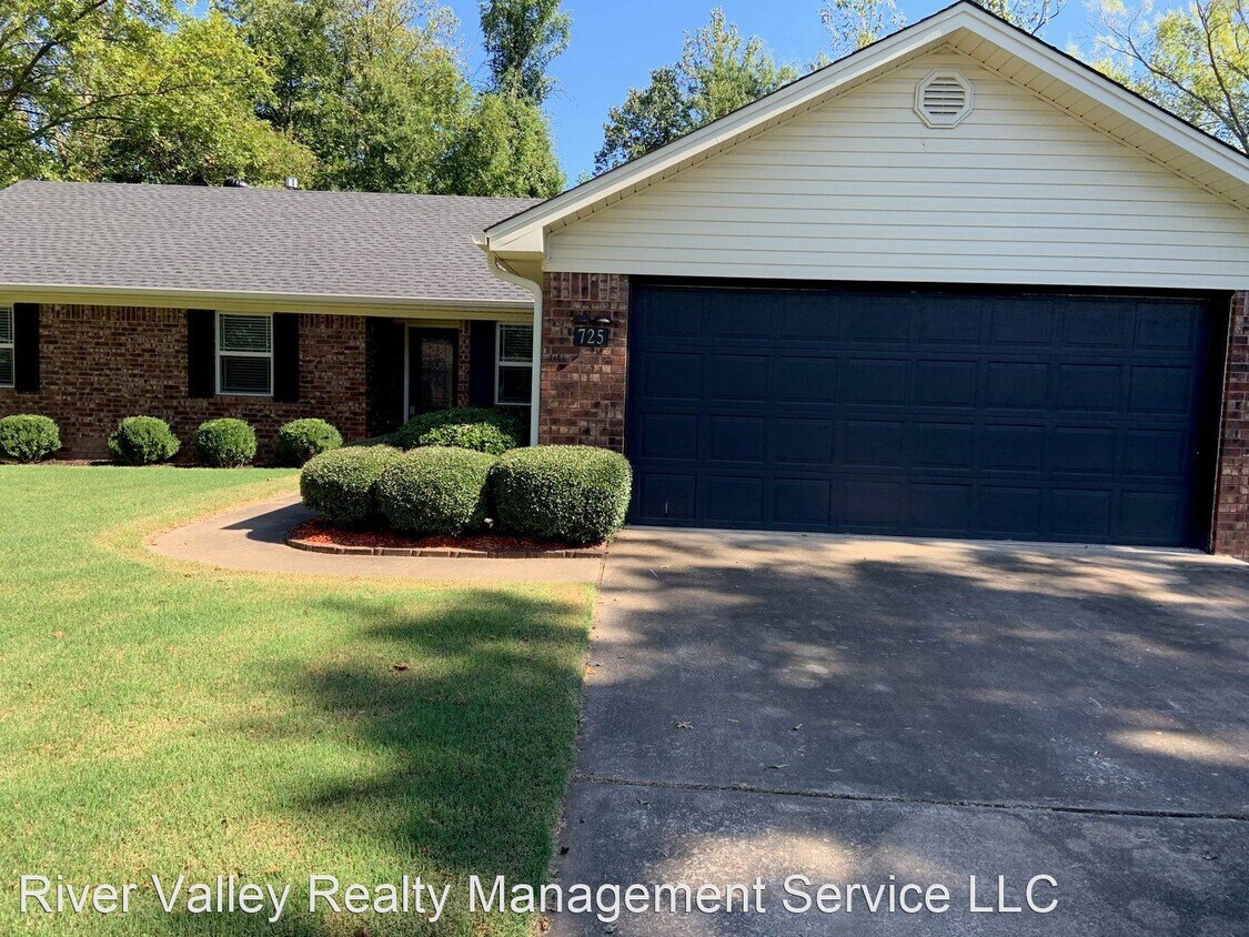 3 br, 2 bath House 725 Resimont Drive House Rental in Russellville