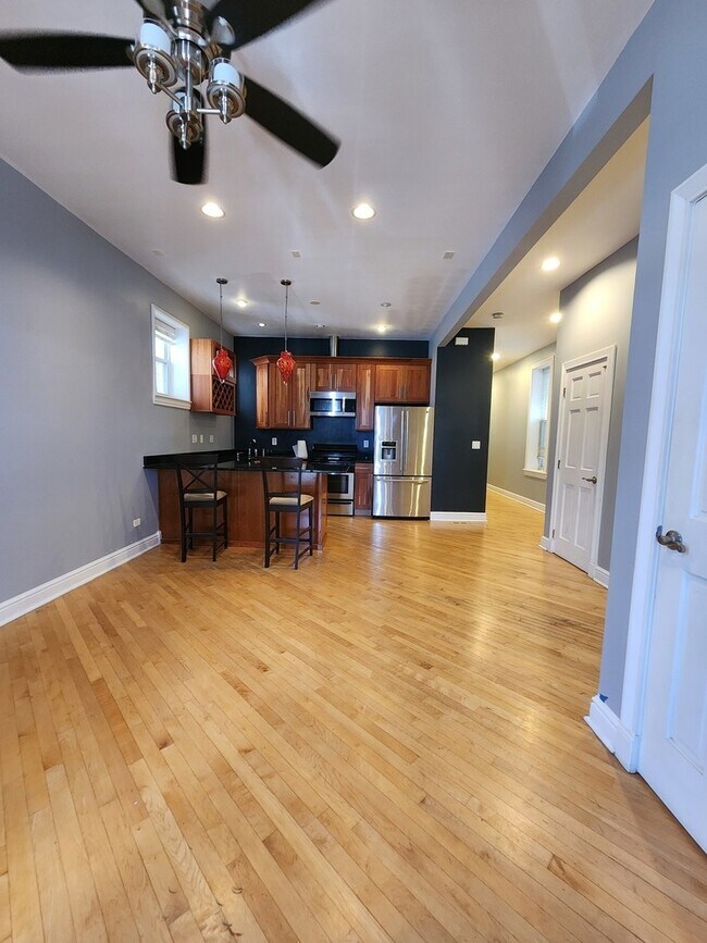 Foto del edificio - 929 W 18th Pl