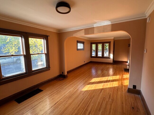 Foto del edificio - 718 Griggs St N