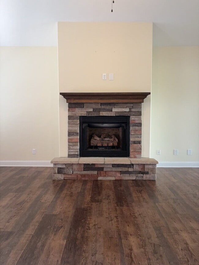 Building Photo - "Charming 3-Bedroom Home with 2 Full Baths in Greenville's Forest Ridge!"