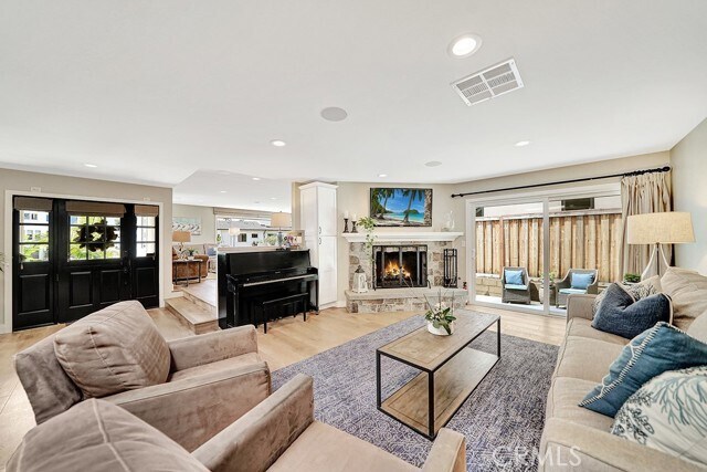 Foto del edificio - 314 W Avenida Valencia