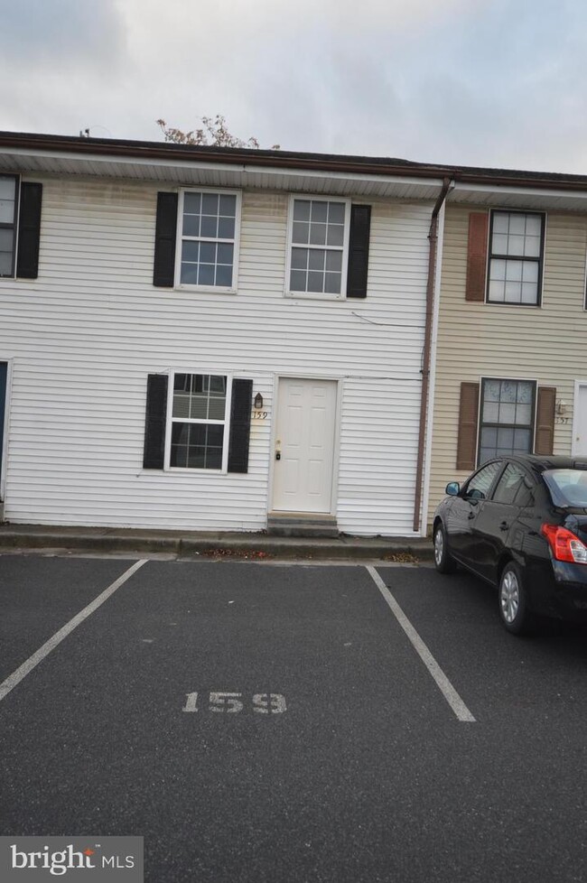 Building Photo - 680 Smithfield Ave