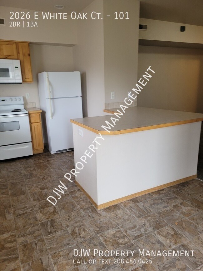 Foto del edificio - Lots of Natural Light!