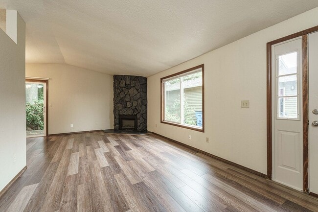 Building Photo - Single-Level 2 Bedroom 2 Bath Duplex with Private Deck and Attached Garage