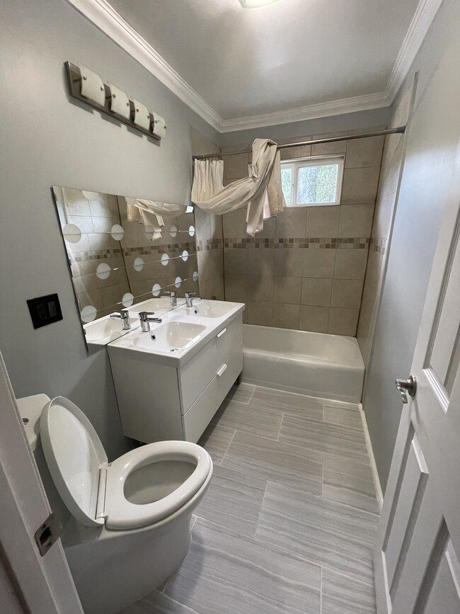 2nd floor bathroom - 4150 Prasa Rd