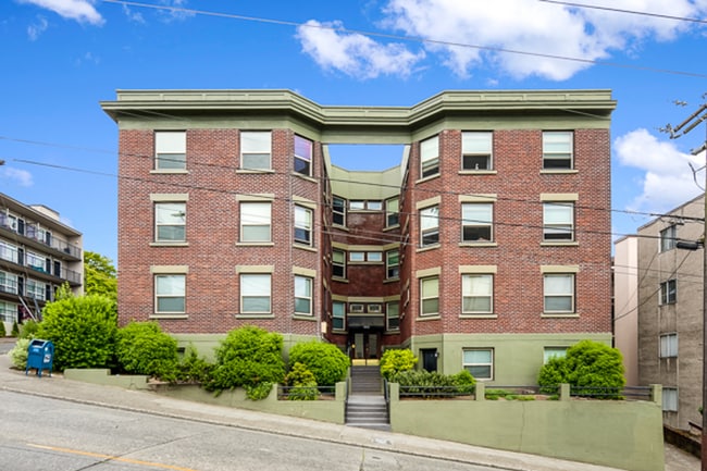 Building Photo - MO Montanita Apartments – Classic Charm in...