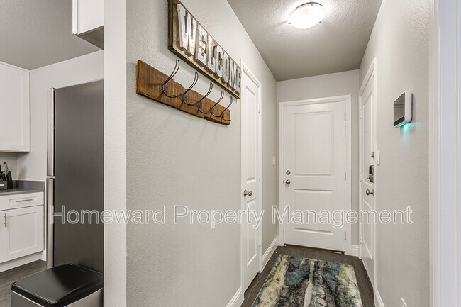 Foto del edificio - 3813 Huntington Dr