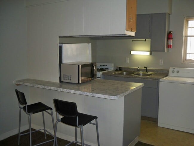 Building Photo - 134 W 9th Ave