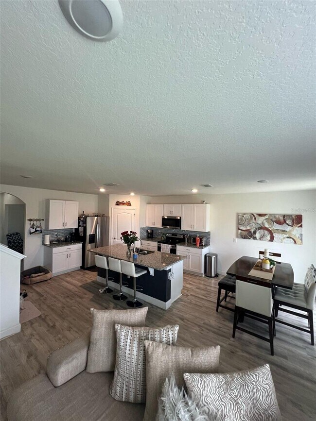 Foto del edificio - 3340 Perennial Ln