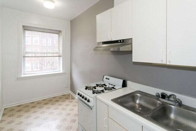 Building Photo - 5516 N Kenmore Ave