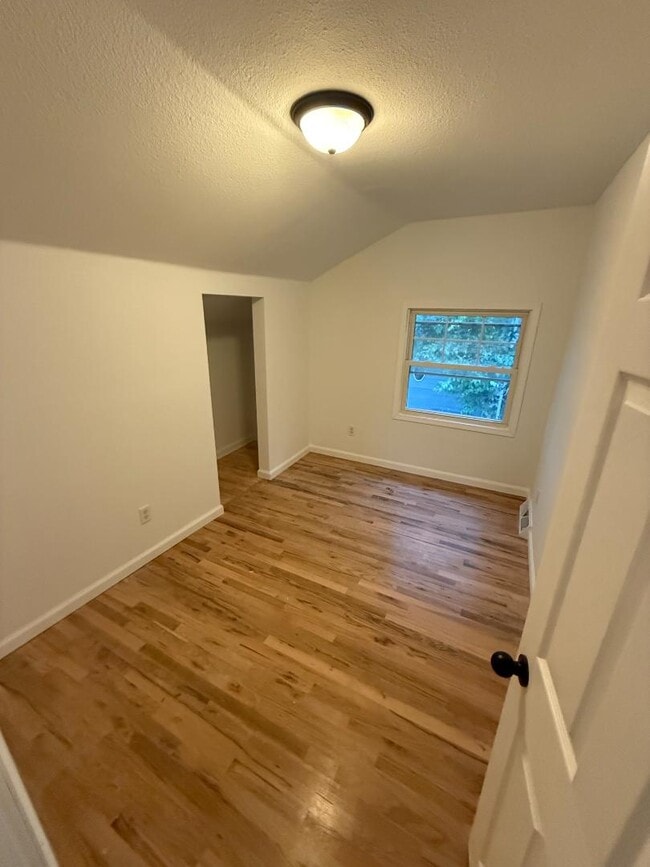 Foto del edificio - 2057 Maple Ave