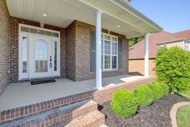 Building Photo - Four Bedroom with Bonus!