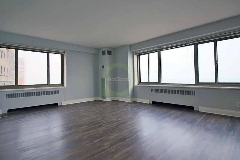 Foto principal - 1315 N Lake Shore Dr