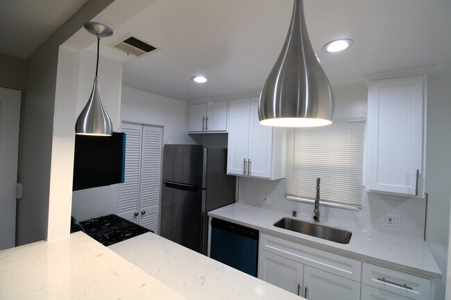Foto del edificio - 7011 Fountain Ave