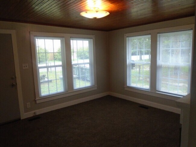 Foto del edificio - Plenty of Space in Hope Mills! $1050/month!