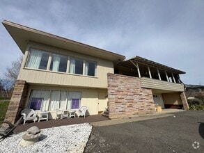 806 Hill Dr