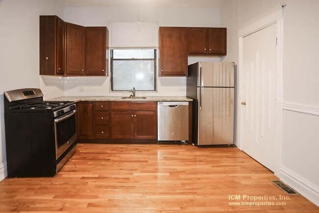 Building Photo - 3525 N Wilton Ave
